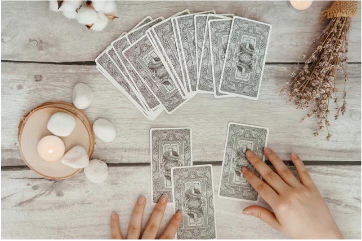 Personal Tarot Reading for Clarity · 60 Minutes