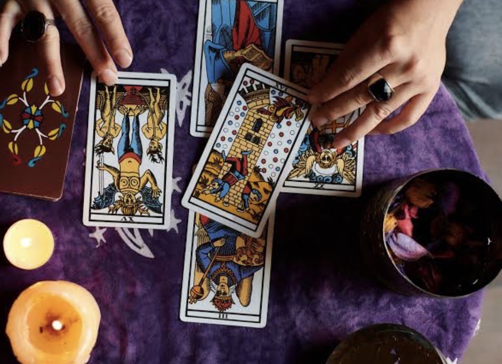 Should I Stay or Walk Away? | Tarot Decision Reading